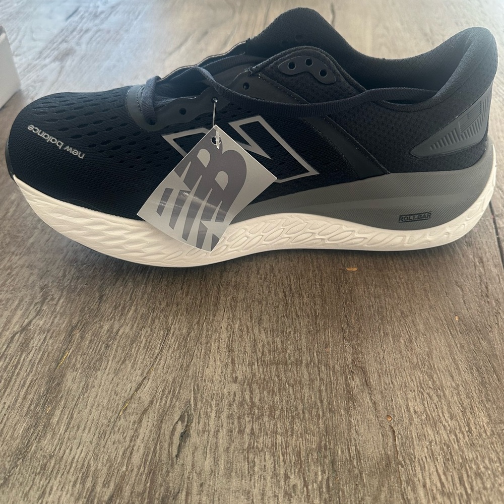 New Balance Men's Black and Gray Athletic Shoes